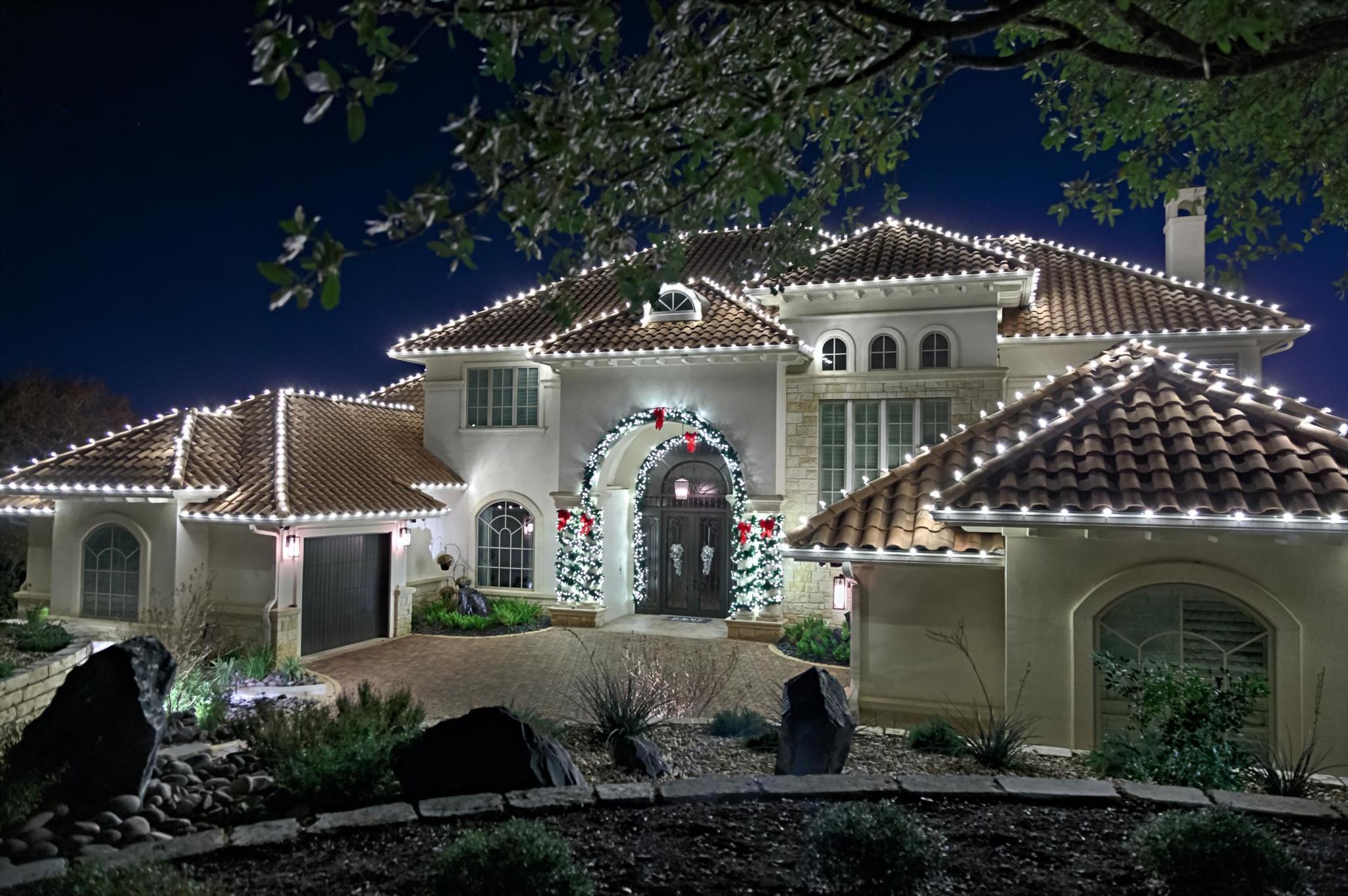 How To Hang Christmas Lights On Tile Roofs 9 Tips For A Successful Diy